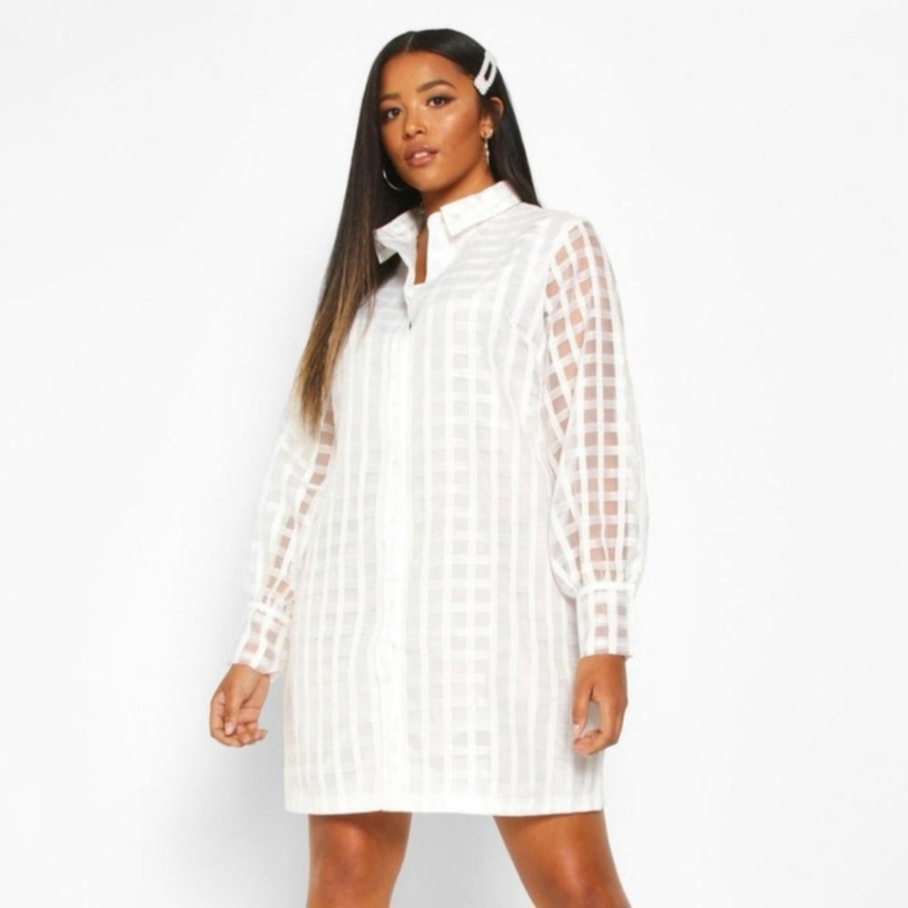 BOOHOO, Optic White Organza Topper, with lining and buttons.